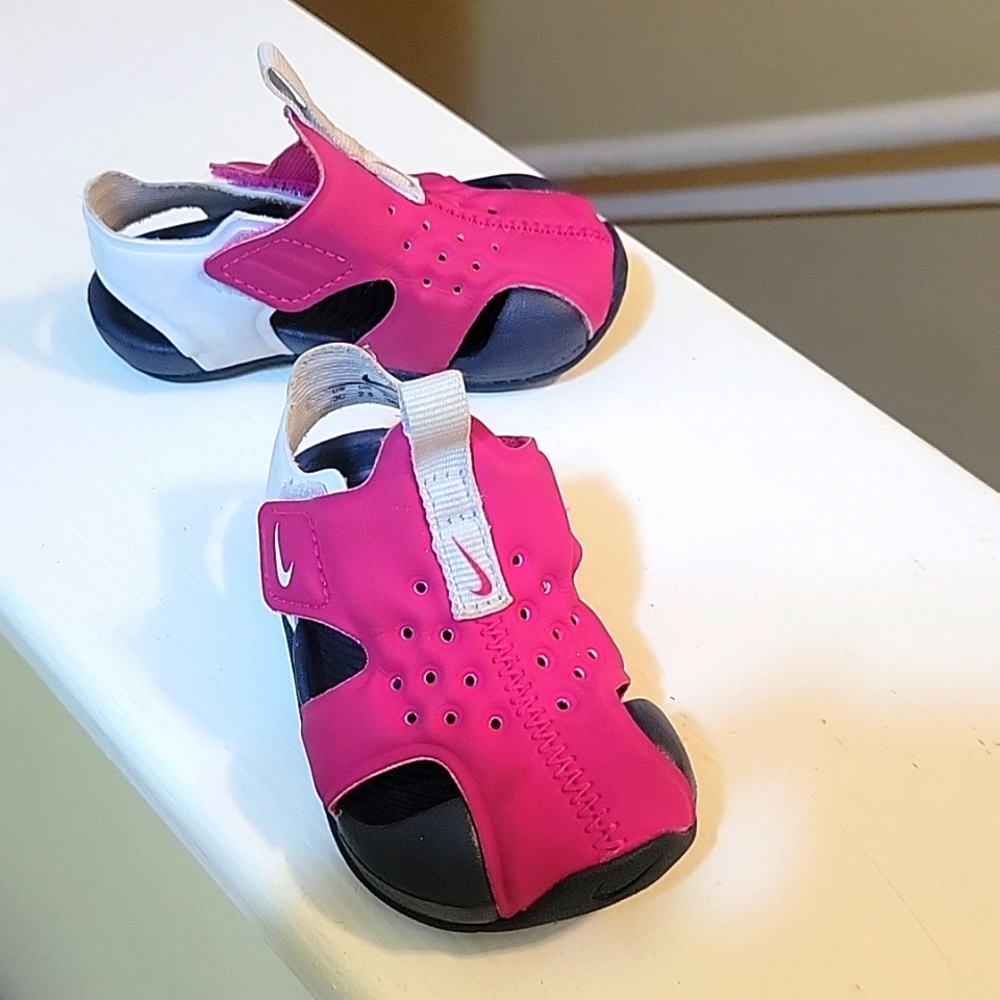NIKE Girls Sandals